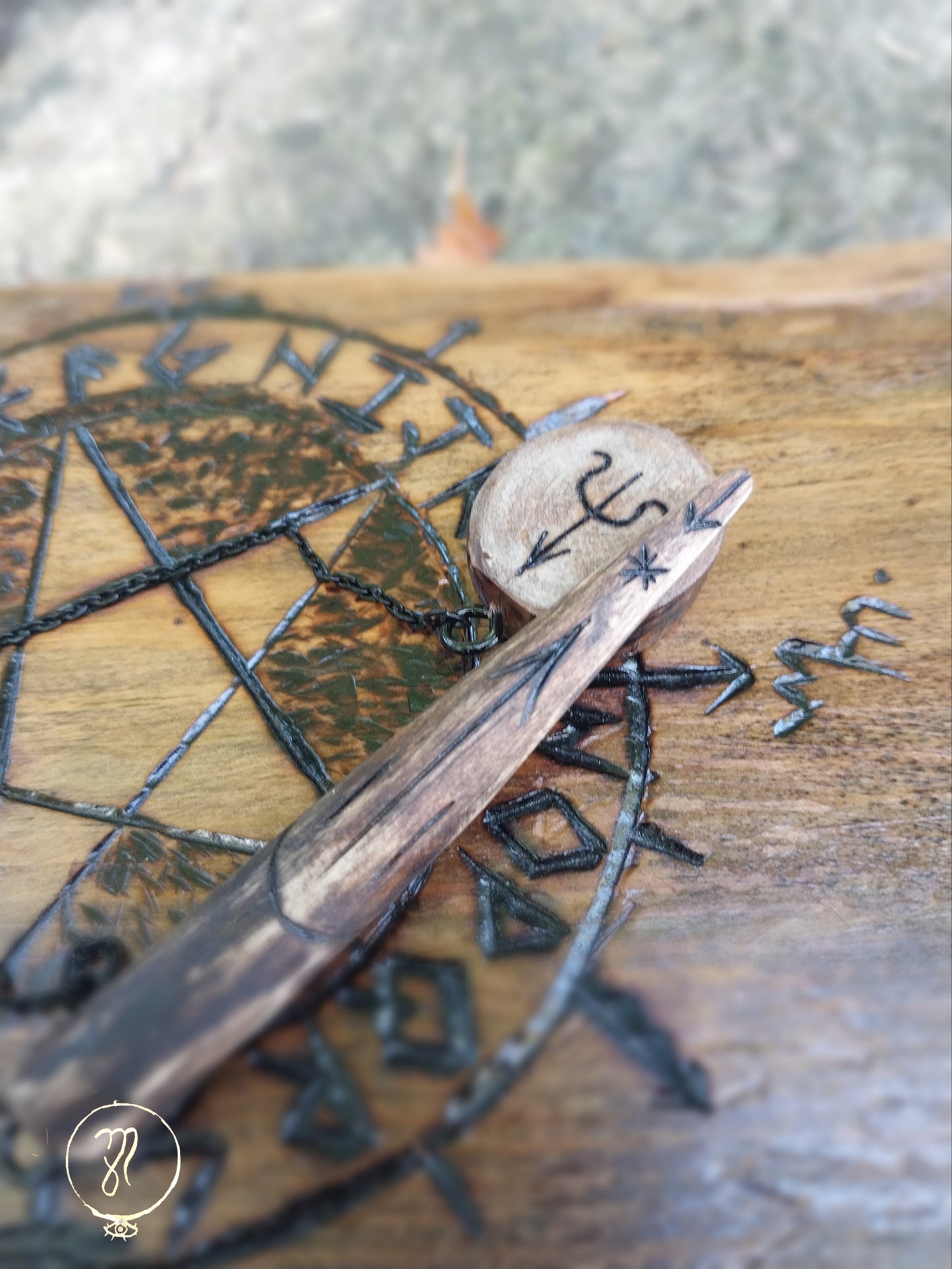 Witches Finger Tip Pendulum